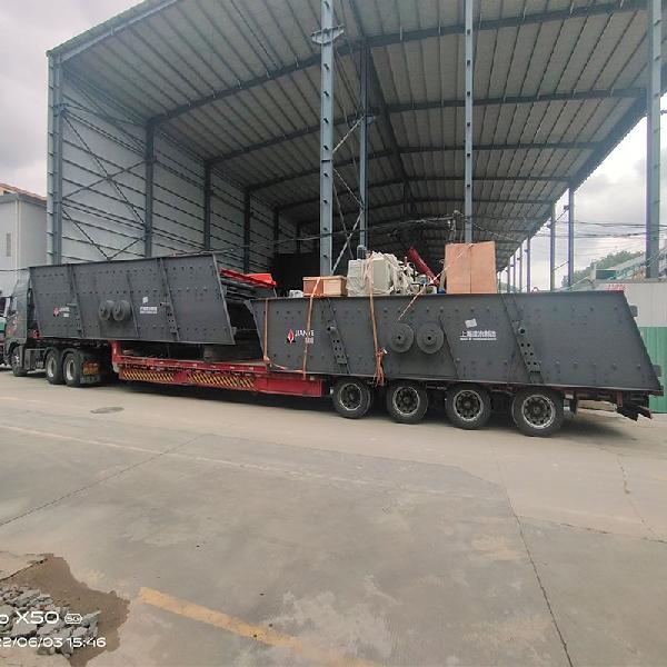 YK3070大型直線(xiàn)振動(dòng)篩建筑砂石選礦篩分設備