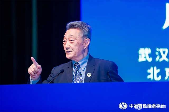 武漢科技大學(xué)原校長(cháng)、北京科技大學(xué)教授、著(zhù)名礦物加工專(zhuān)家盧壽慈教授