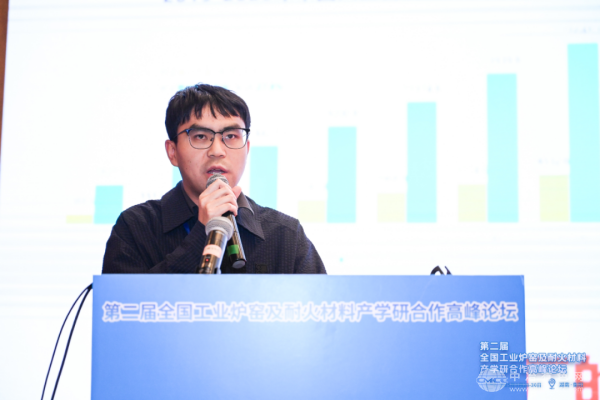 徐建新教授（吳杲代）